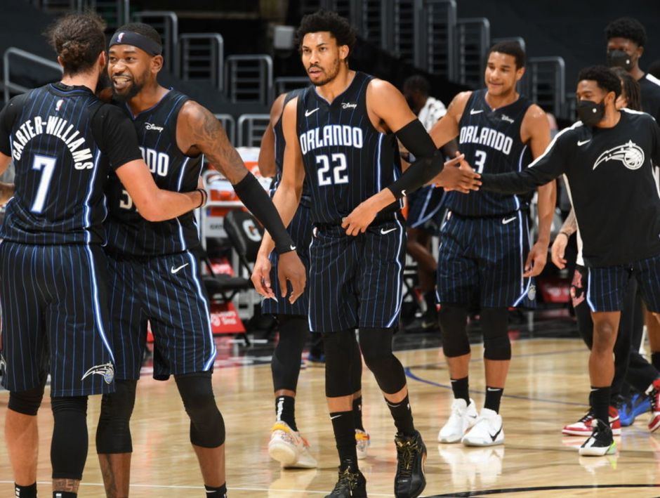 杭州莲花球场很漂亮 可惜国足没有哪吒 提前练了这么久 还是练个寂寞