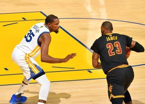 奎因成为鹈鹕队史第二位单节砍20分+5助攻的球员