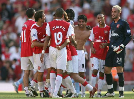 火箭给三旬老将的合同极度慷慨，对本队培养锋线新星却抠抠搜搜？