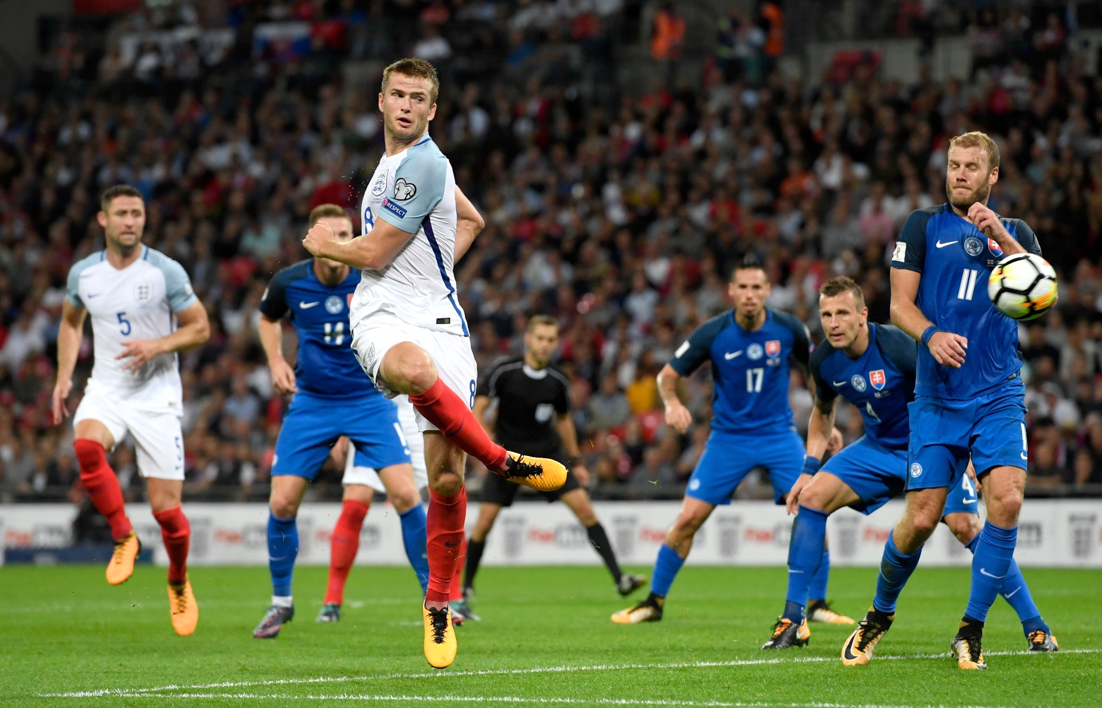 东契奇32+7+7詹姆斯24+8 湖人不敌魔术遭遇三连败