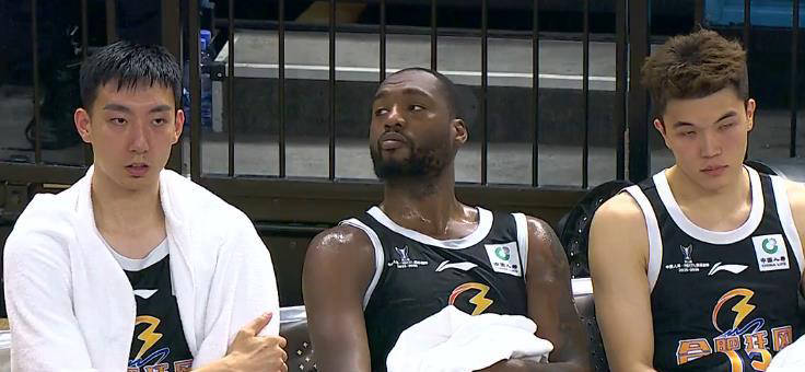 一个回合3个T 2人被直接驱逐 判罚引热议