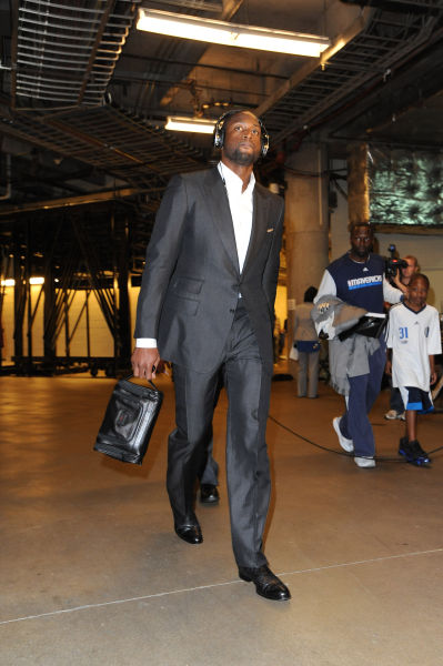 我晒干了沉默！河南后卫周缘德晒与网红田一名合影