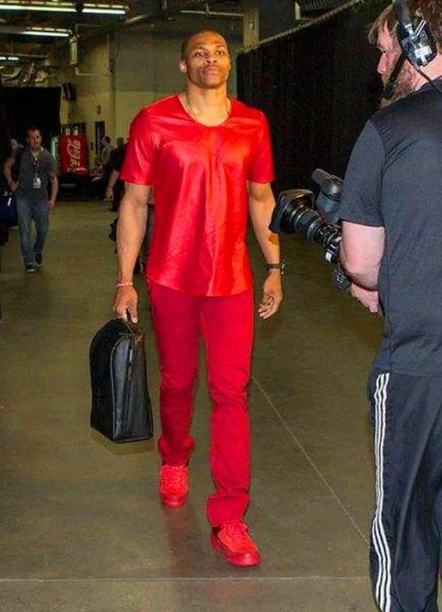 C罗怒怼记者：提问时眼睛盯着电脑是对我的不尊重